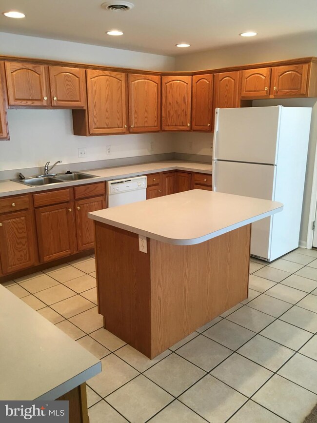 14058 Sweet Vale Dr, Hagerstown, MD 21742 - photo 5