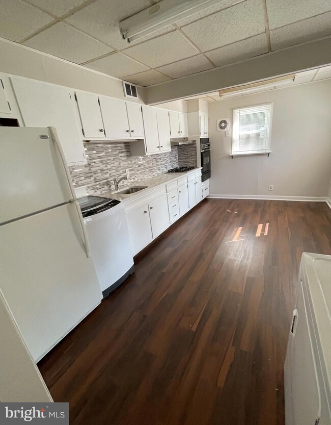 1069 Fireside Ave, Ewing, NJ 08618 - photo 4