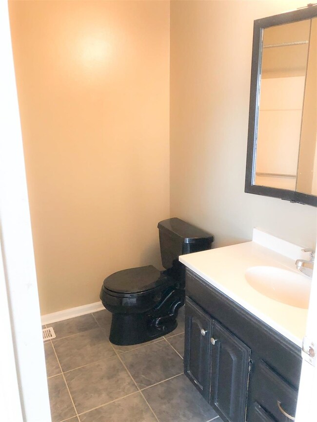 10249 Bourbon St, Newburgh, IN 47630 - photo 6