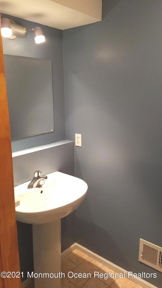 37 Baytree Cir unit 1, North Middletown, NJ 07748 - photo 6