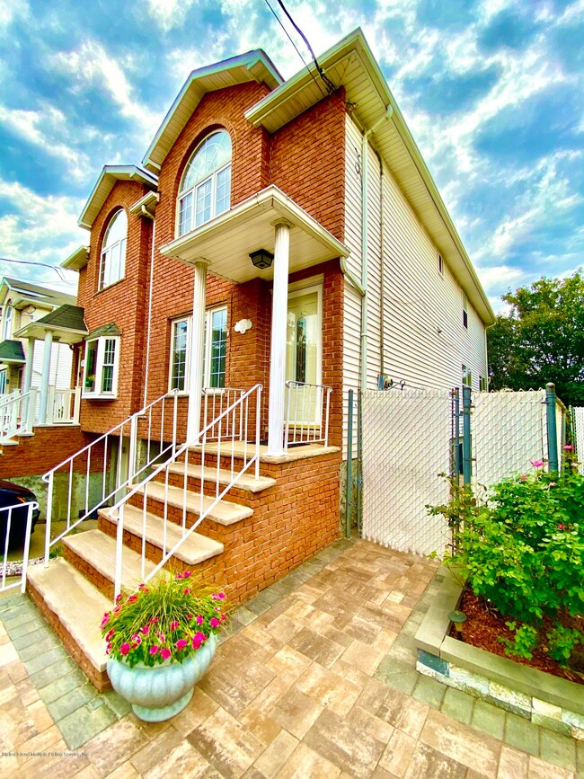 731 Correll Ave, Staten Island, NY 10309 - photo 3