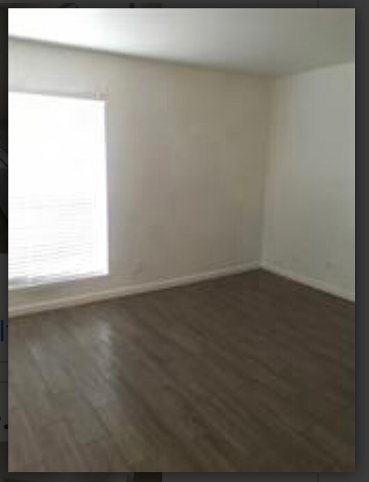 Comparable floorplan: counter/floor finishes may v
