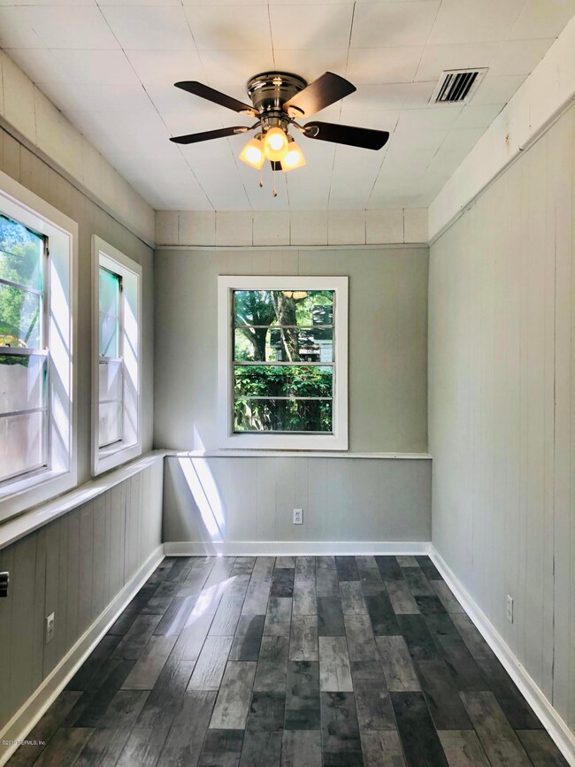 4633 Crescent St, Jacksonville, FL 32205 - photo 4