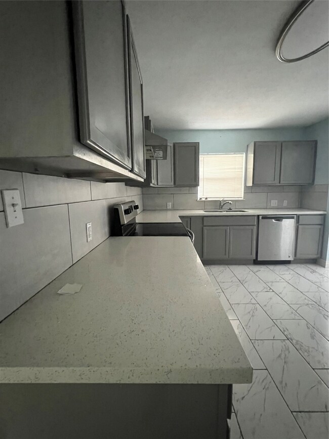 1002 Sally Anne Dr, Rosenberg, TX 77471 - photo 7