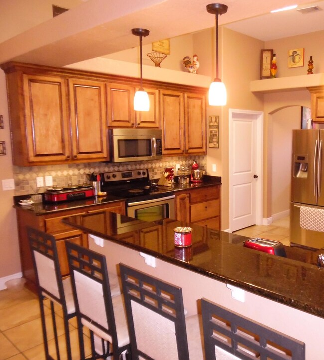 Kitchen and Breakfast Bar