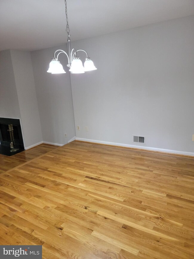 12001 Insha Ct, Reston, VA 20191 - photo 7