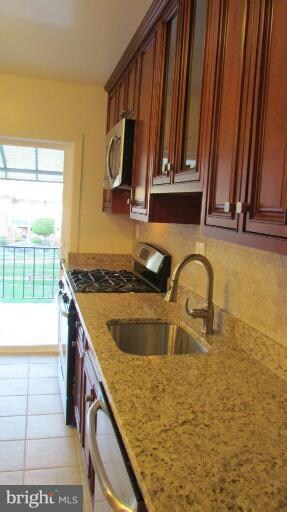 1009 Lyndhurst St, Baltimore, MD 21229 - photo 3