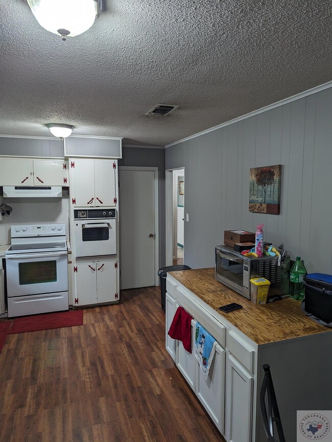 1005 Louise Ln, Wake Village, TX 75501 - photo 6