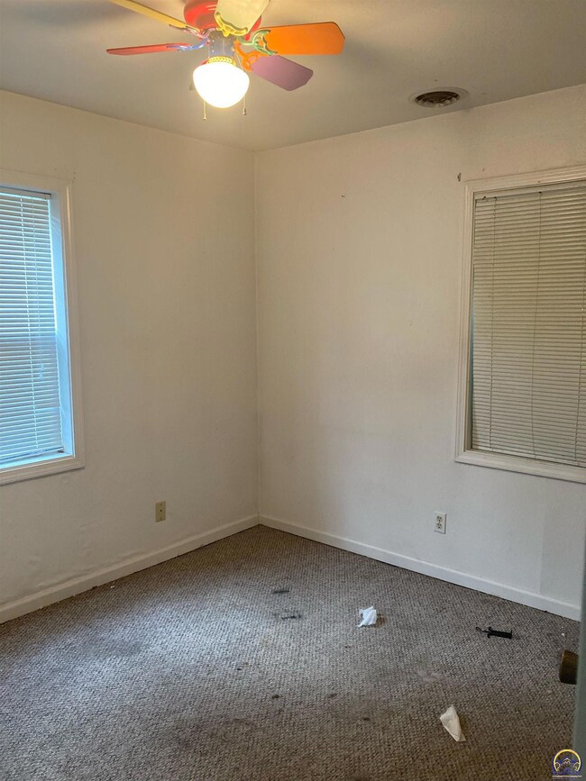 2324 SW Eveningside Dr, Topeka, KS 66614 - photo 6