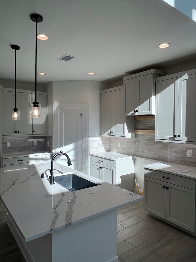 10607 Wild Chives, the Woodlands, TX 77385 - photo 6