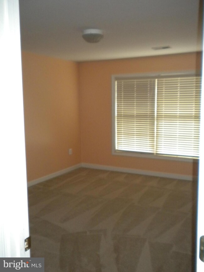 213 N View Cir, Warrenton, VA 20186 - photo 2