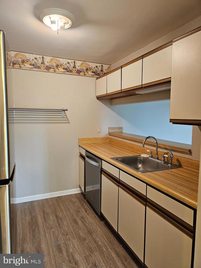 114 Water Fountain Way unit 104, Glen Burnie, MD 21060 - photo 7