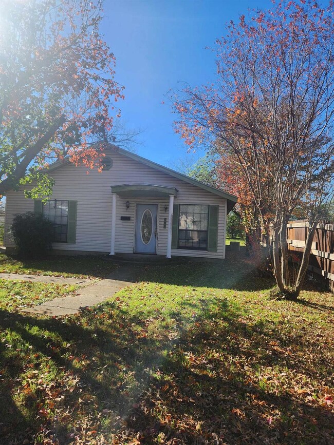 909 S Dallas St, Ennis, TX 75119 - photo 3