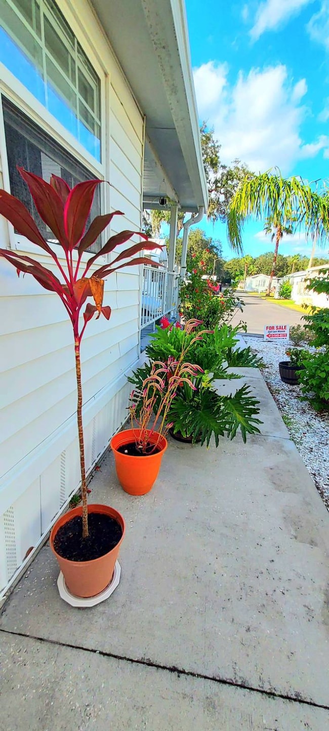 37251 Chancey Rd unit 70, Zephyrhills, FL 33541 - photo 6