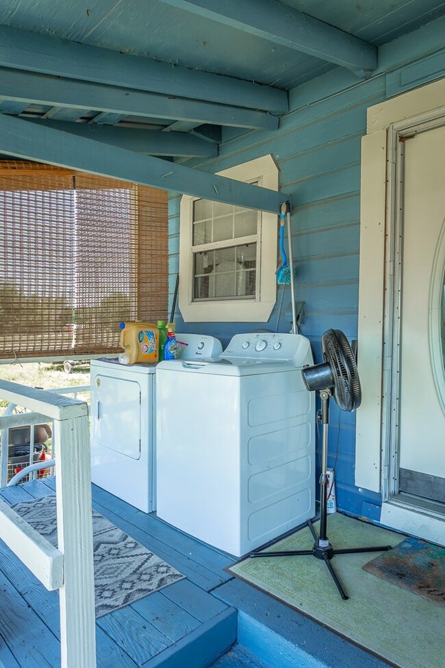 207 9th St W, Carrabelle, FL 32322 - photo 5