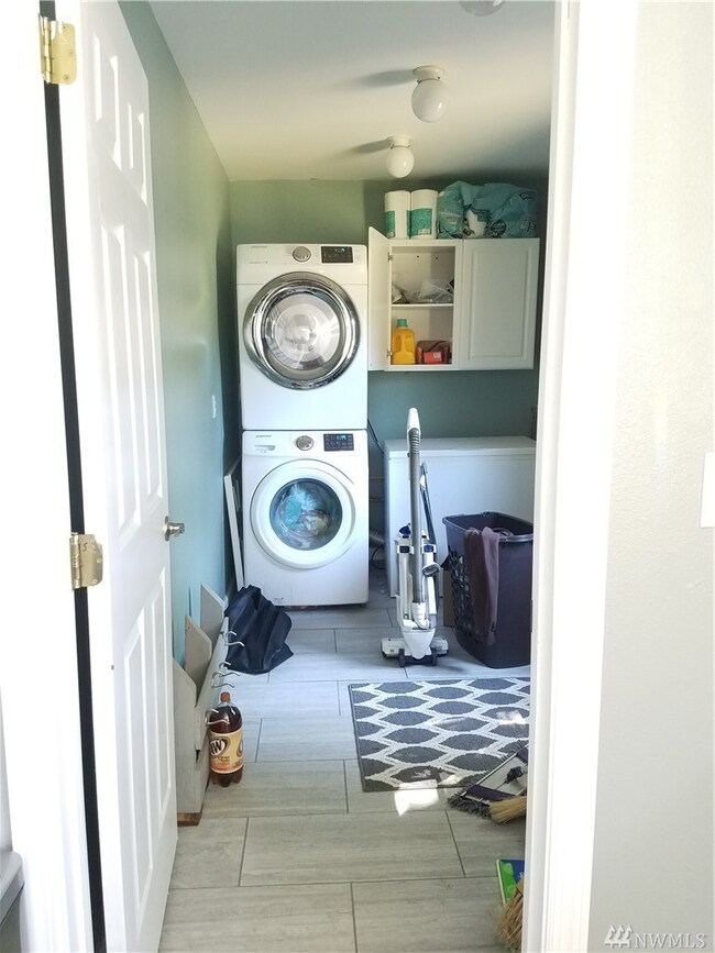 15607 Happy Ln SE unit D, Yelm, WA 98597 - photo 5