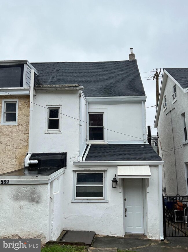 569 E Main St, Norristown, PA 19401 - photo 2