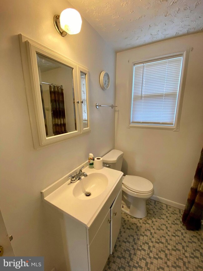 5543 Cedonia Ave, Baltimore, MD 21206 - photo 4