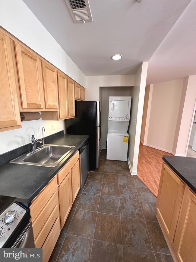 2627 Adams Mill Rd NW unit 302, Washington, DC 20009 - photo 7
