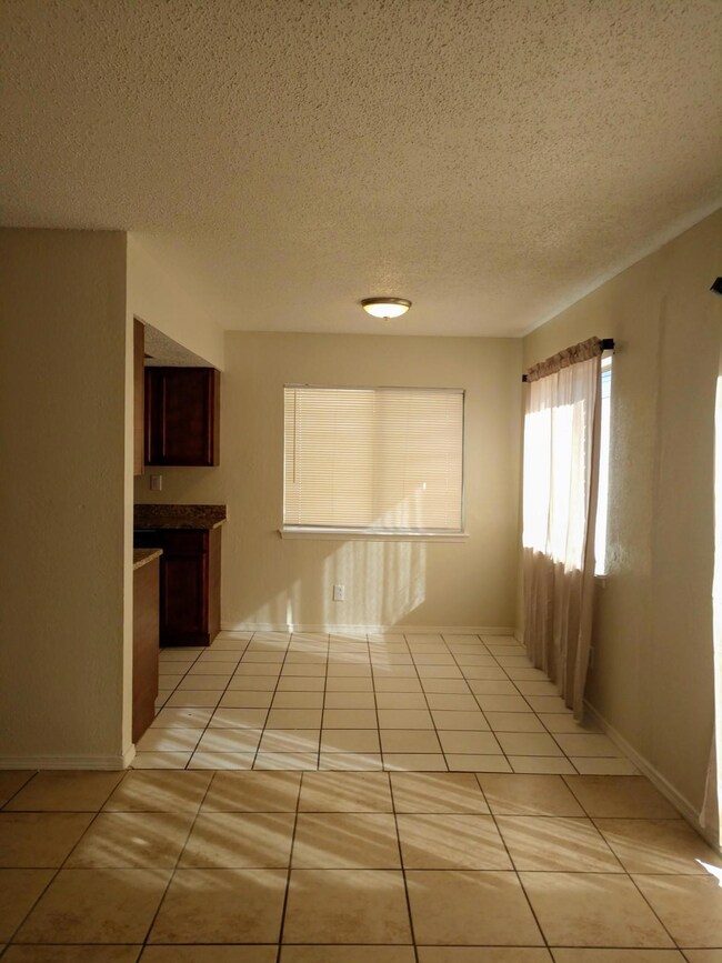 10512 Ashwood Dr unit B, El Paso, TX 79935 - photo 7