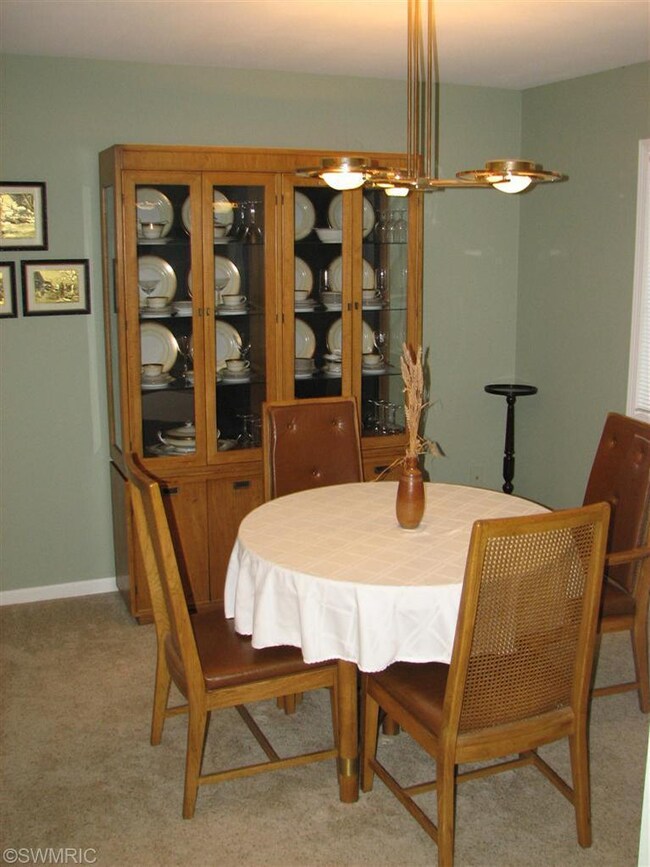 2096 Cranbrook Dr NE unit 52, Grand Rapids, MI 49505 - photo 4