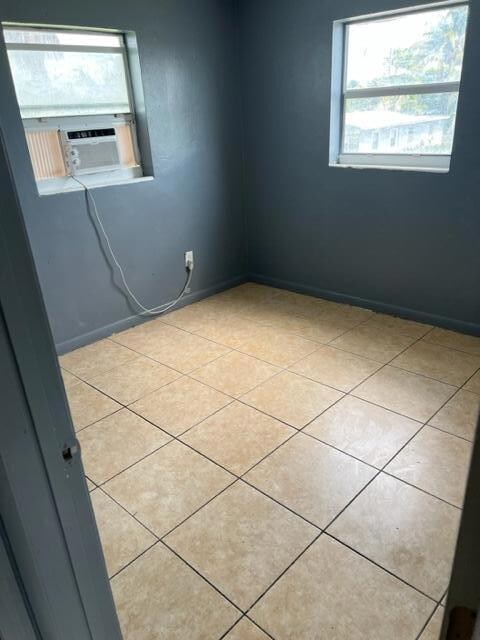 696 SW 4th St unit 4, Belle Glade, FL 33430 - photo 5