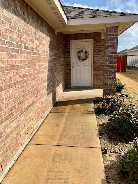 217 Candlewood Cir, Gainesville, TX 76240 - photo 2