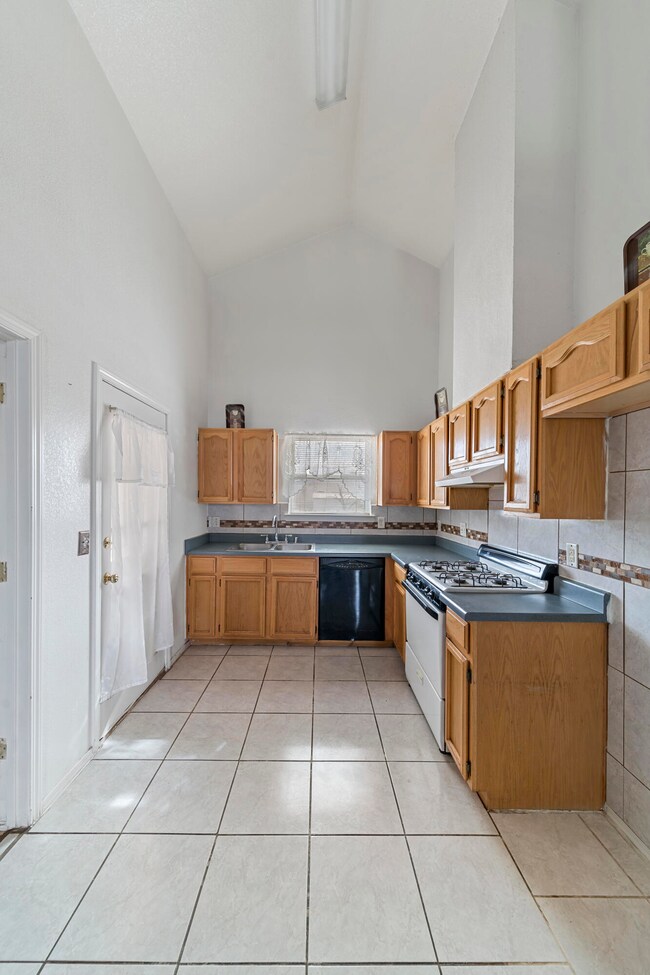 14508 Calla Lily Place, Horizon City, TX 79928 - photo 5