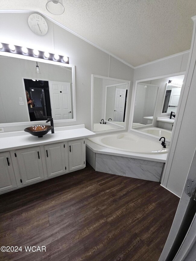 203 m bath 2