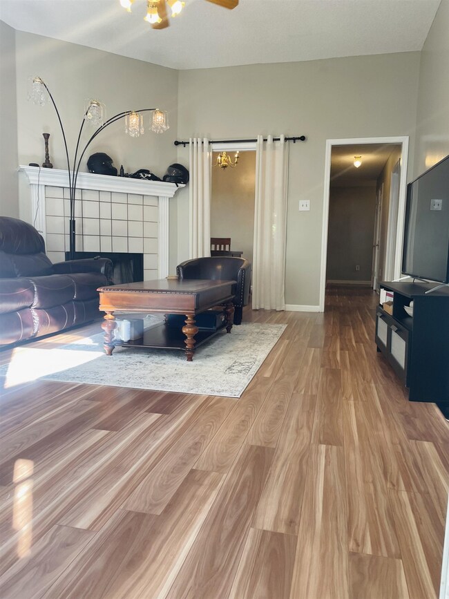 978 Nolan Ln, Cordova, TN 38018 - photo 2