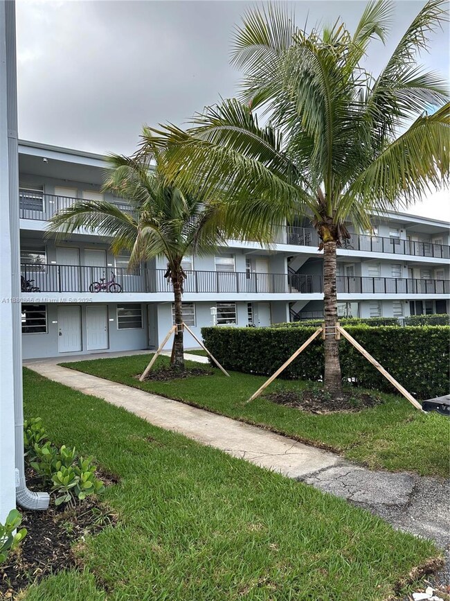 L'Solei unit 313, Hallandale Beach, FL 33009 - photo 3