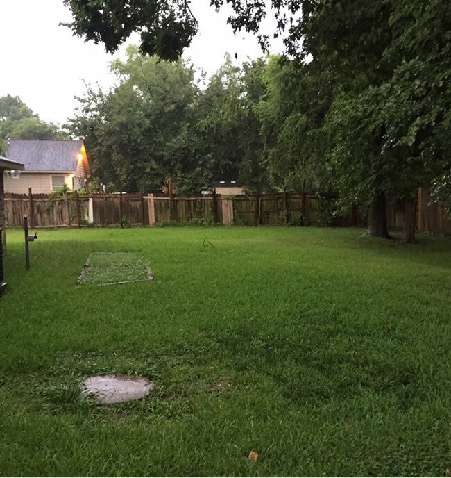 2533 Glen Ave, Houston, TX 77088 - photo 7