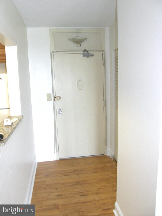 The Riviera unit 709, Bethesda, MD 20815 - photo 4