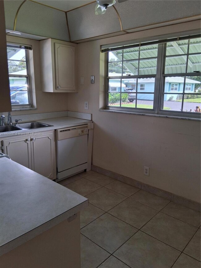 635 Hummingbird Ln, Delray Beach, FL 33445 - photo 6