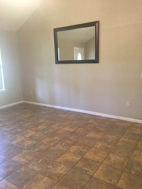 1806 Elmwood Dr, Douglas, GA 31535 - photo 3