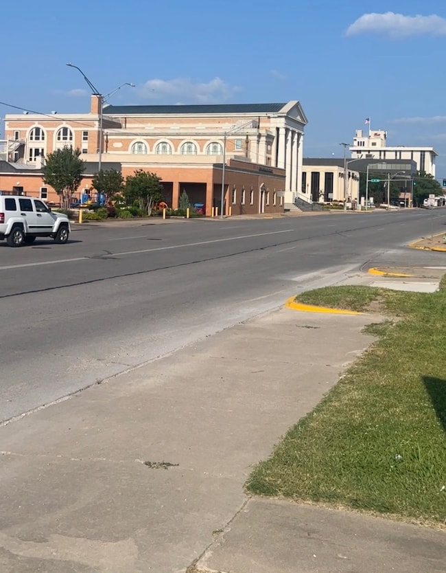 606 W Broadway St, Ardmore, OK 73401 - photo 2