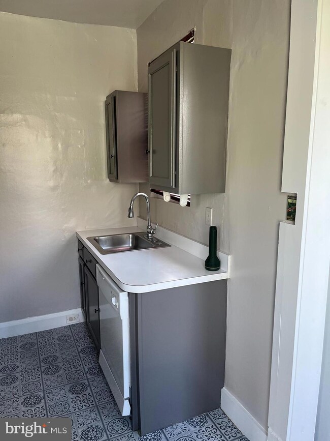 5218 Catalpha Rd, Baltimore, MD 21214 - photo 6