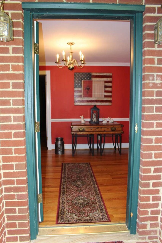 602 Lee Jackson Hwy, Staunton, VA 24401 - photo 3