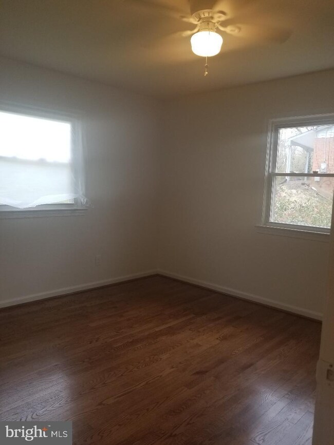 5400 Stratford Ln, Temple Hills, MD 20748 - photo 5