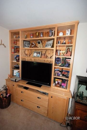 built in custom cabinet in b/r 3