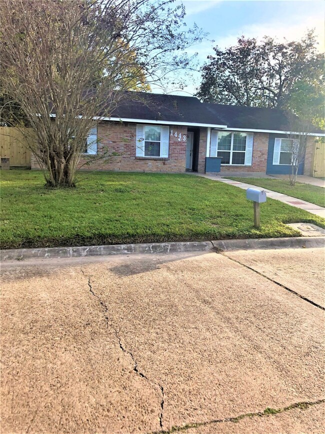 1443 Saddle Rock Dr, Houston, TX 77088 - photo 3