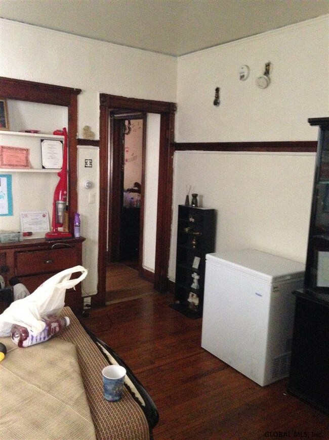 470 Hamilton St, Albany, NY 12203 - photo 5