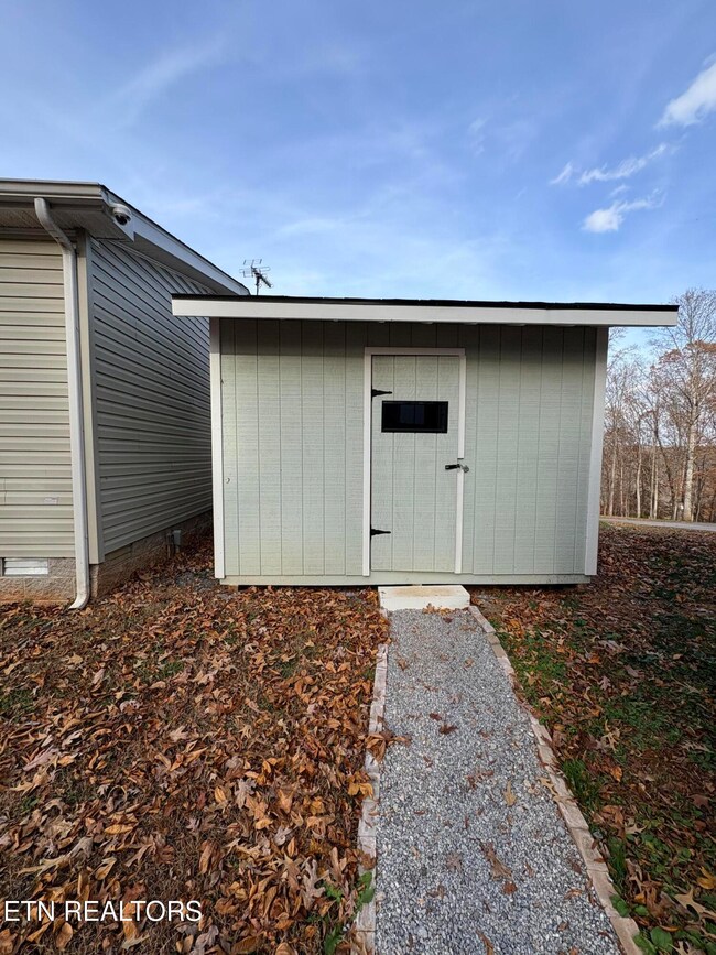 136 Hillview Rd, Ten Mile, TN 37880 - photo 7