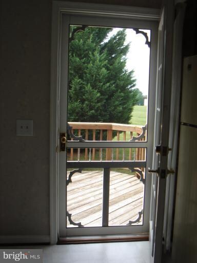 7091 Gresham Ct W, Frederick, MD 21703 - photo 2