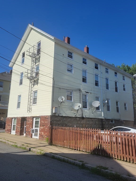 98 Raymond St, Fall River, MA 02723 - photo 2