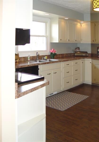 New floor in Kitchen and updated counter tops
