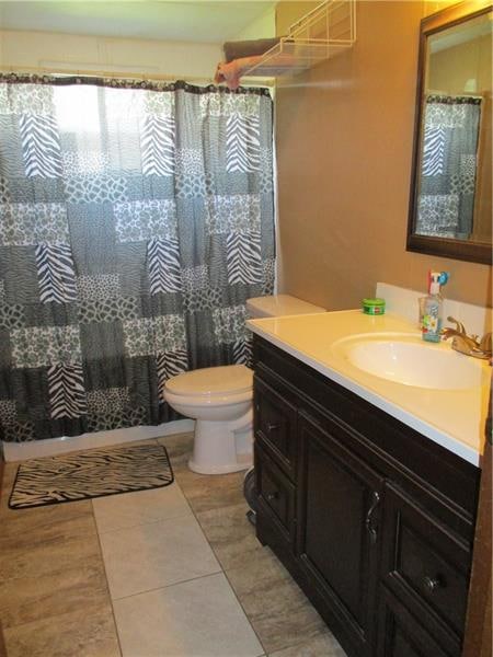 Full Bath with Jetted Tub.