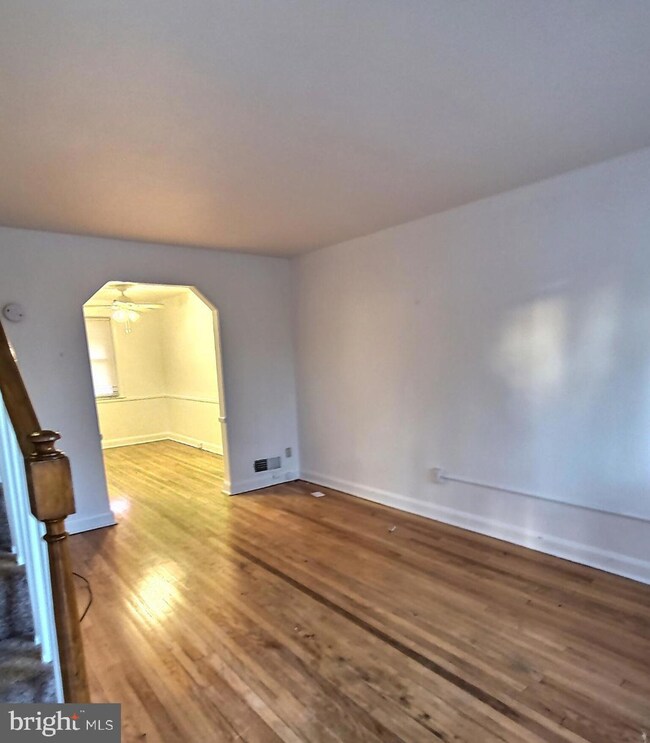 2820 Edgecombe Cir S, Baltimore, MD 21215 - photo 3