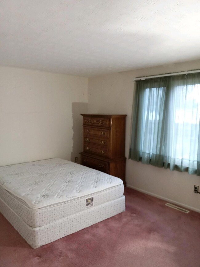 2933 Fleet Rd, Columbus, OH 43232 - photo 7