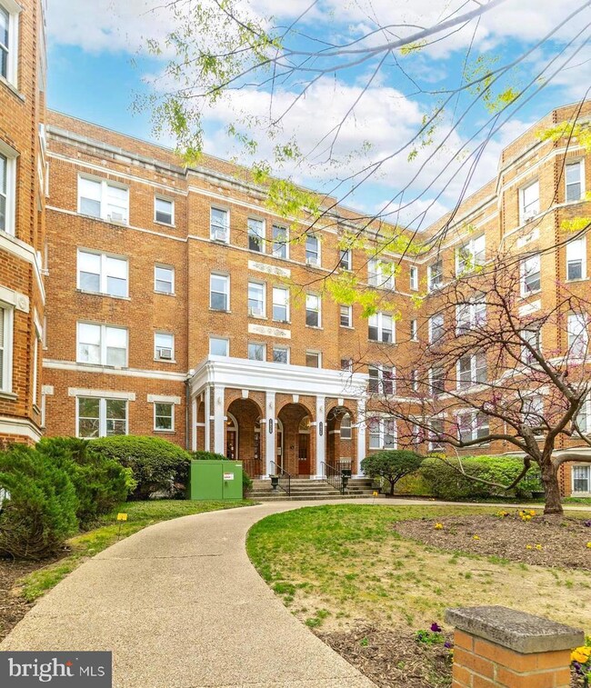 1820 Clydesdale Place NW unit 103, Washington, DC 20009 - photo 2